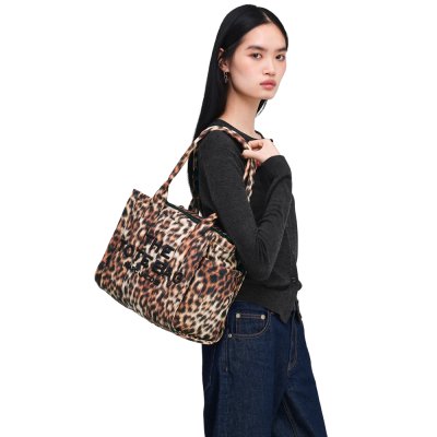 THE MEDIUM TOTE BAG IN LEOPARD PUFFY NYLON